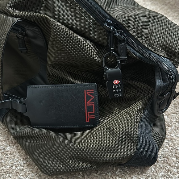 TUMI - Picture 5 of 9